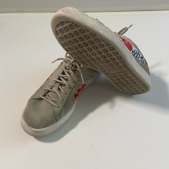 Gray suede embroidered Pumas - Picture 3 of 6